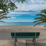 Front In Apartman